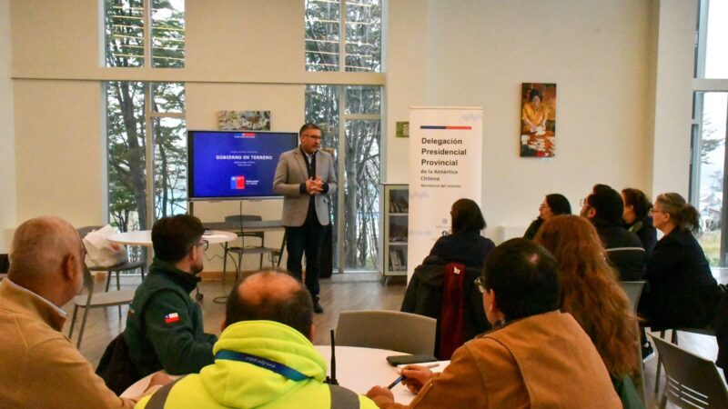 Delegado Moncada lidera su primer plenario de servicios públicos en la Provincia Antártica Chilena 