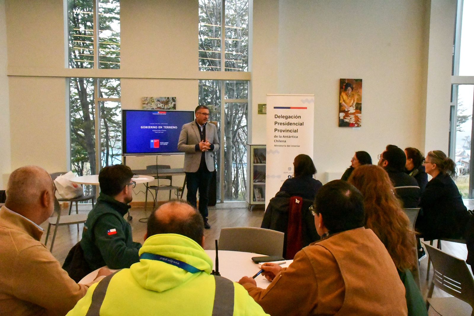 Delegado Moncada lidera su primer plenario de servicios públicos en la Provincia Antártica Chilena 