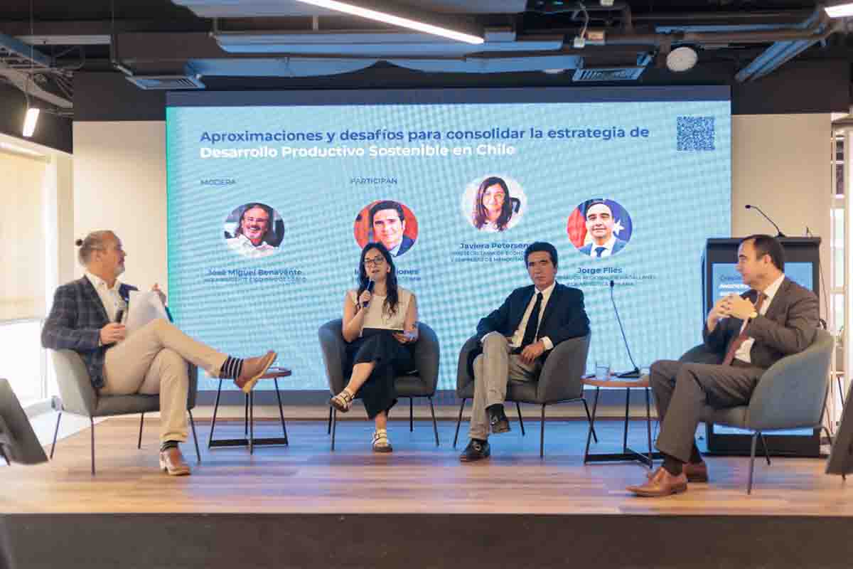 Ministerio de Economía expone avances del Programa Desarrollo Productivo Sostenible entre 2022-2026: 210 iniciativas beneficiando a más de 1.100 empresas, 394 equipos científicos y 32 universidades