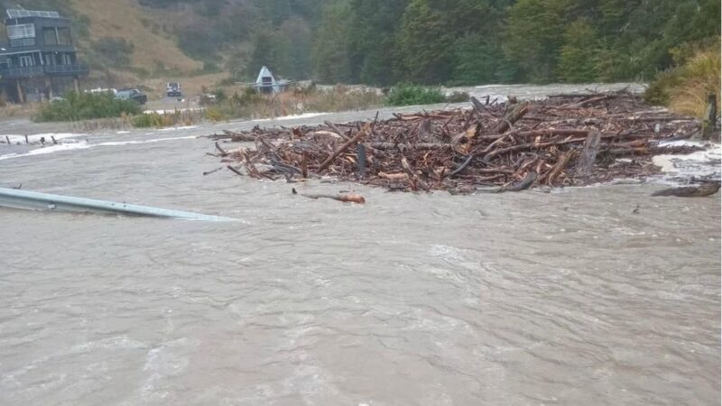 Intensas lluvias desbordaron sector de Río Blanco en ruta 9 sur