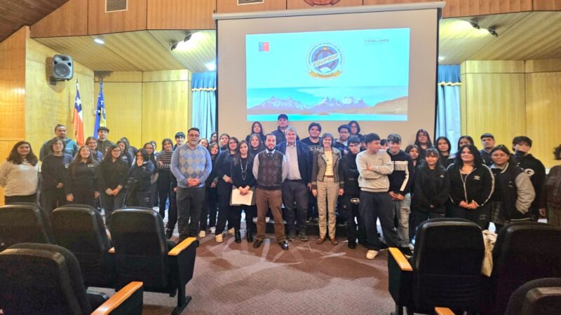 Director del Instituto Francés en Chile visita el Liceo Bicentenario Politécnico Luis Cruz Martínez para potenciar la enseñanza del francés