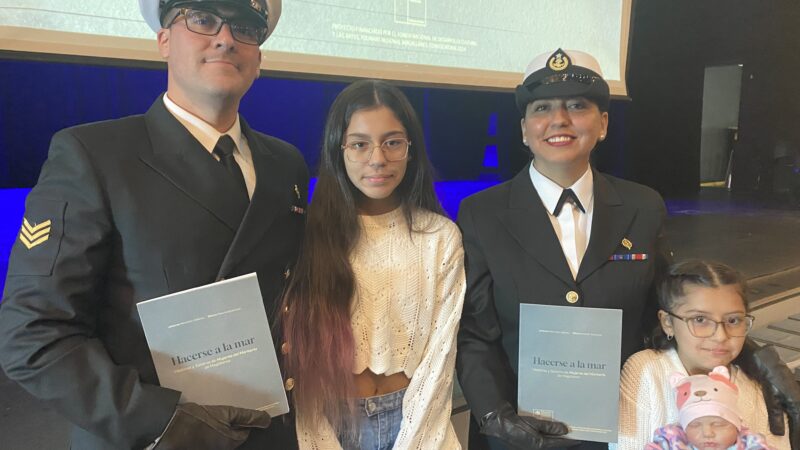 Libro sobre el rol de la mujer en el mar, destacó historia de una especialista litoral en Magallanes