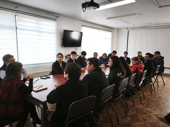 Delegada Provincial de Tierra del Fuego Margarita Norambuena se reúne con funcionarios públicos de la provincia
