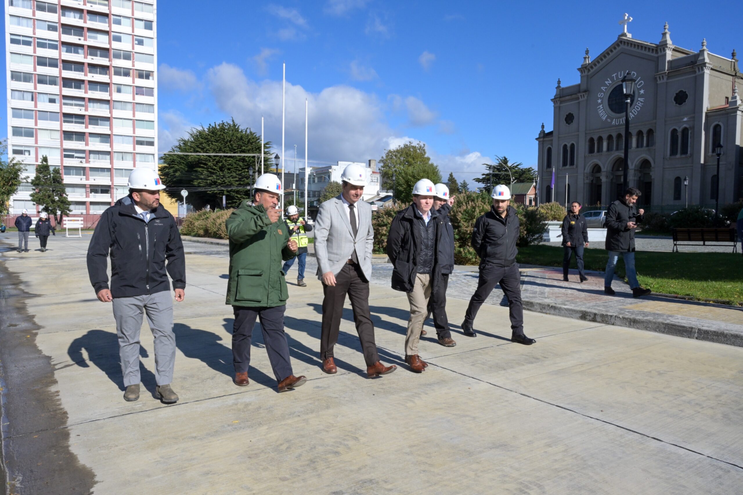 Mejores calles para Punta Arenas: Autoridades abren tramo de Avenida Bulnes tras cambio estructural de material