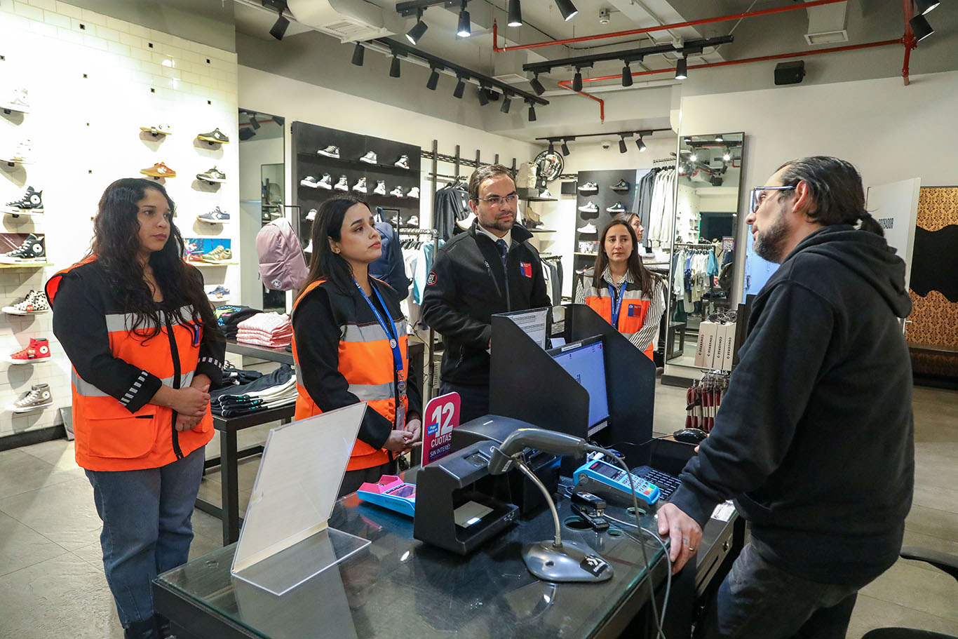 Dirección del Trabajo fiscalizará feriado irrenunciable del comercio y descanso de trabajadores del transporte interurbano durante fin de semana largo