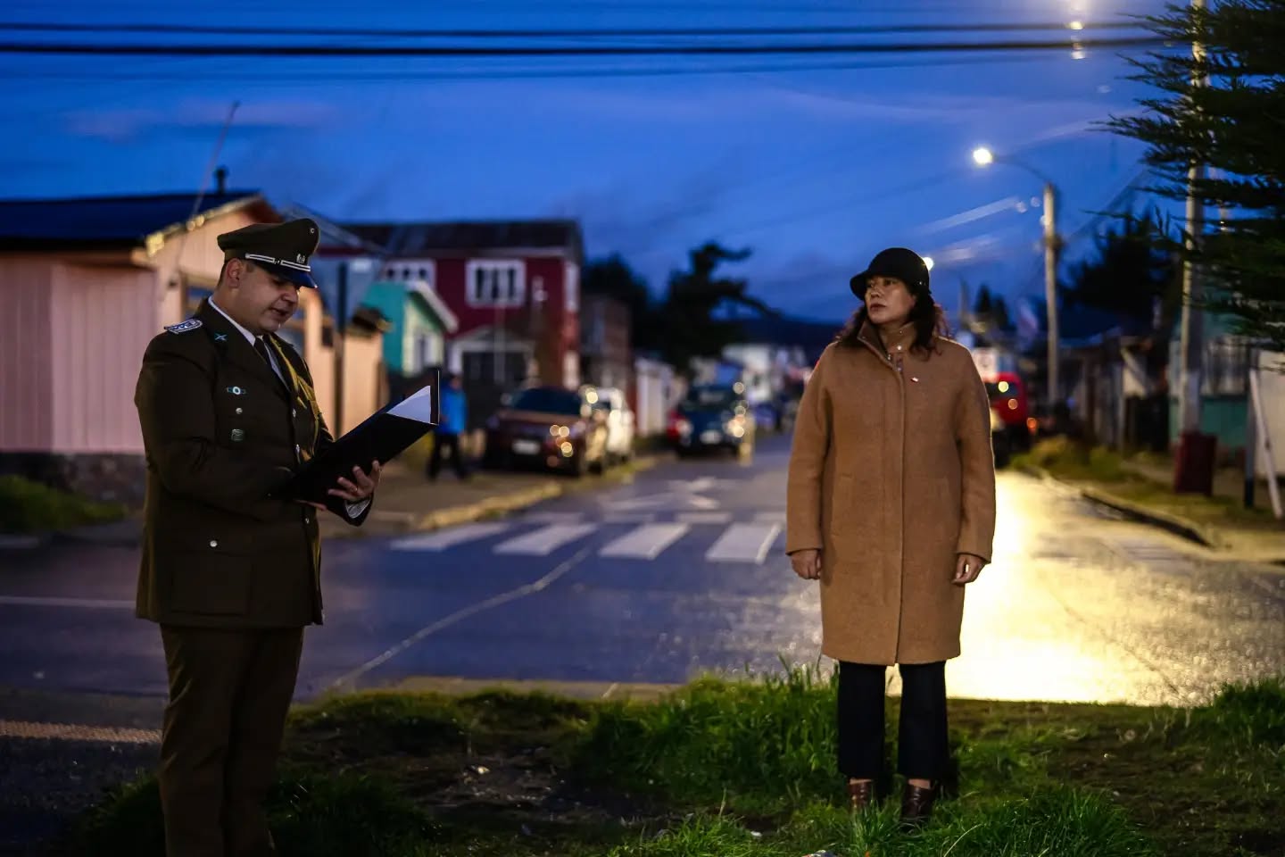 Delegada Presidencial Regional participa en ceremonia de izamiento de la bandera en la 1a Comisaría de Carabineros de Punta Arenas