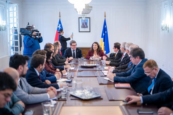 El biministro Daniel Mas Valdés junto a la Delegada Presidencial Regional Ericka Farías Guerra, encabezaron Gabinete Regional con seremis y delegados provinciales