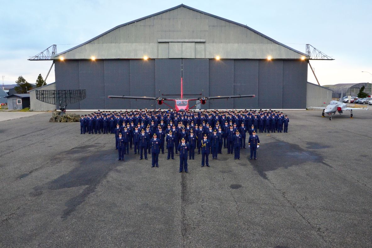 IVª Brigada Aérea conmemora 46 años destacando el compromiso y trayectoria de su personal en la región de Magallanes