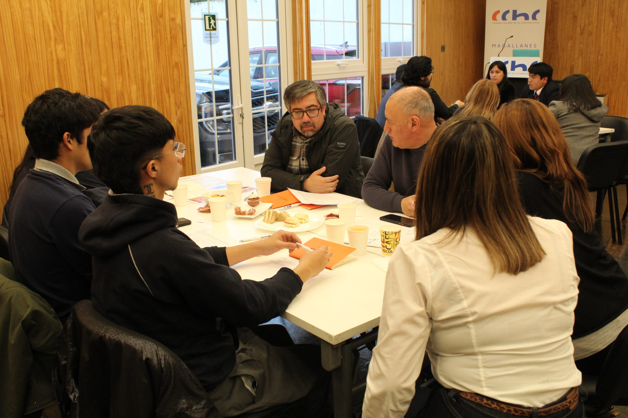 Estudiantes Técnico Profesionales dialogan con empresas del sector en Encuentro de la Construcción 2026 en Punta Arenas