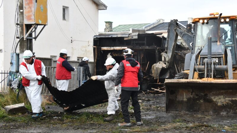 Municipio realizó demolición parcial de casa okupa tras reiterados hechos de inseguridad