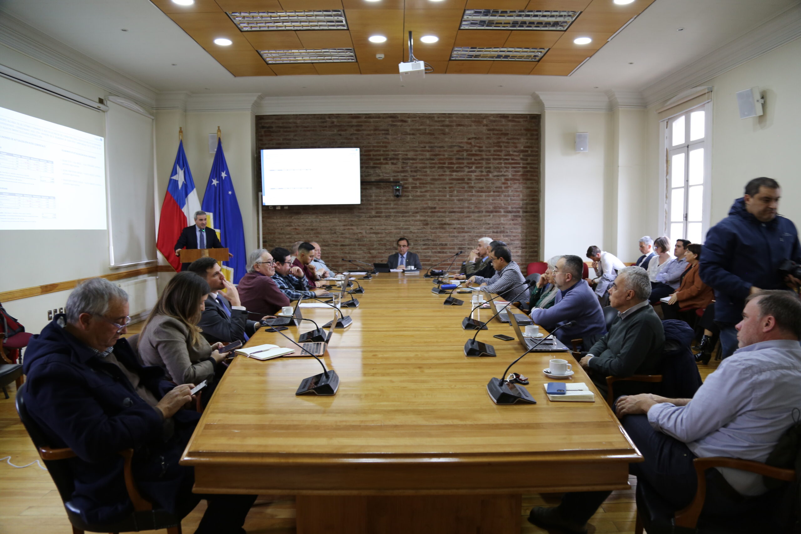 Consejo Regional abordó alza del diésel que presiona tarifas y evidencia riesgo en conectividad marítima en Magallanes