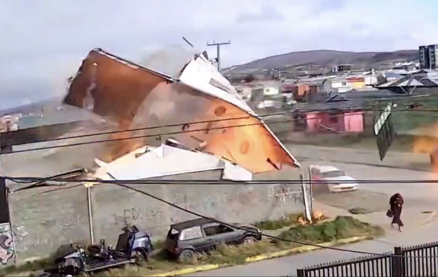 Explosión en población Silva Henríquez deja un herido grave en Punta Arenas