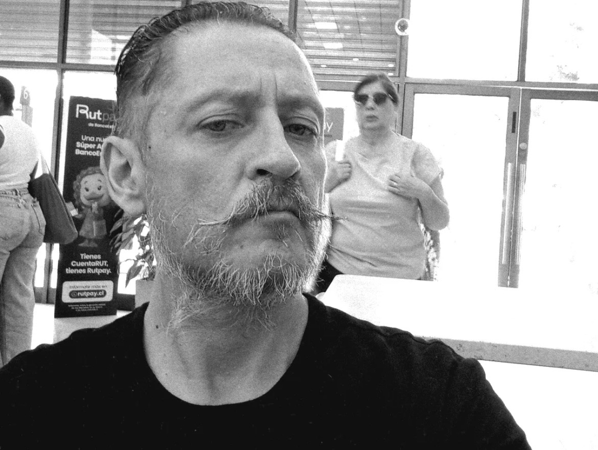 Fallece el destacado periodista magallánico Rodrigo “Rusio” Ulloa, histórica voz de la radio y la música en Chile