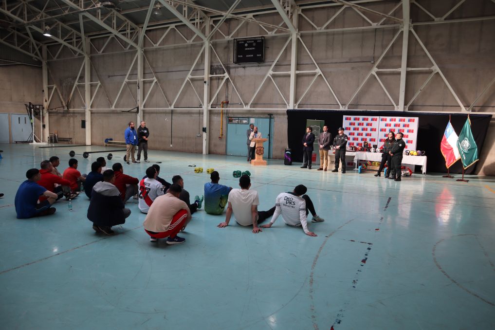 IND y Gendarmería fortalecen reinserción social con entrega de implementación deportiva en Punta Arenas y Porvenir