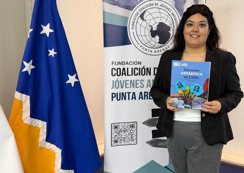 Presentan en Punta Arenas libro que busca acercar la Antártica a las aulas chilenas