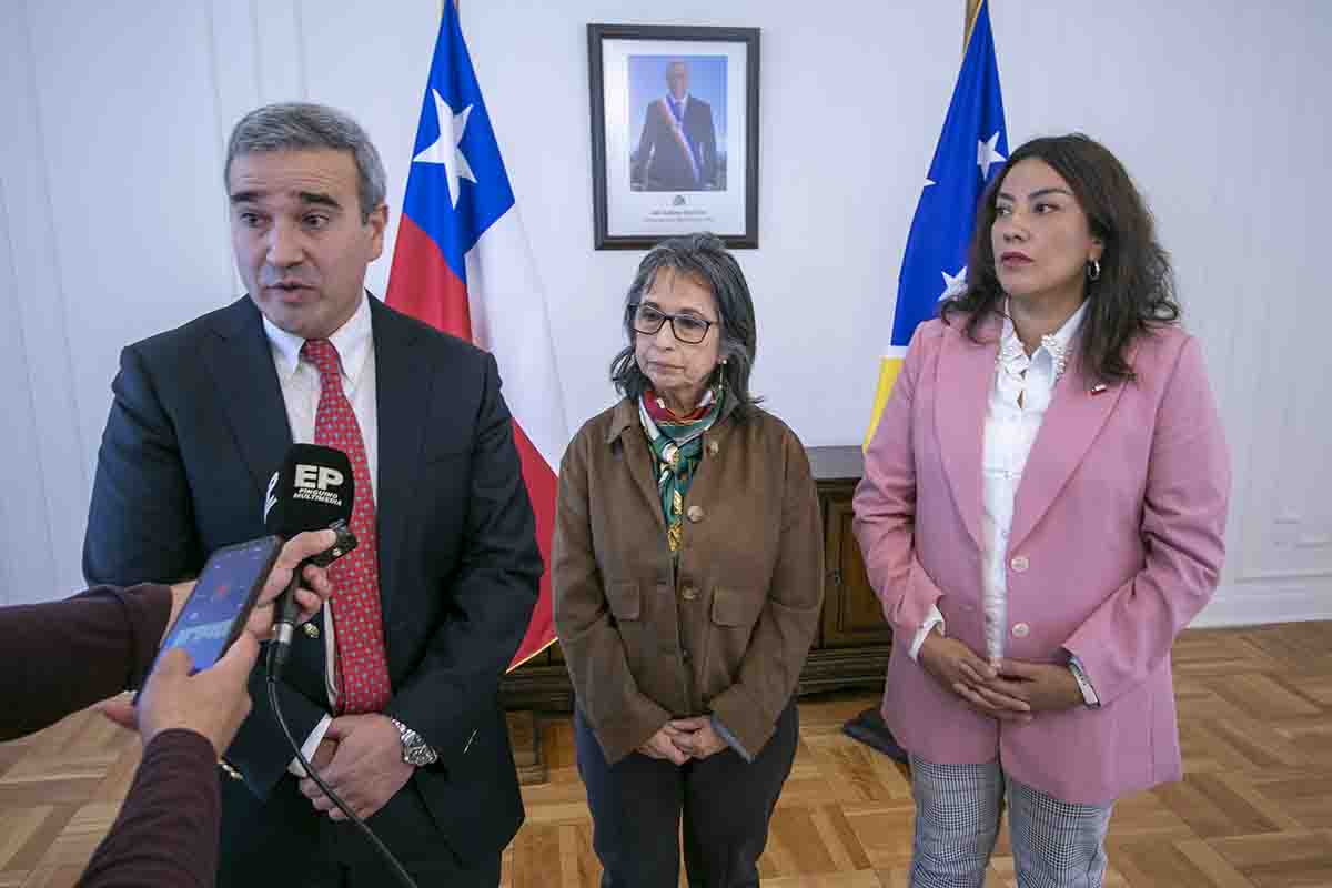 Autoridades buscan mitigar impacto de alza en tarifas marítimas hacia Tierra del Fuego