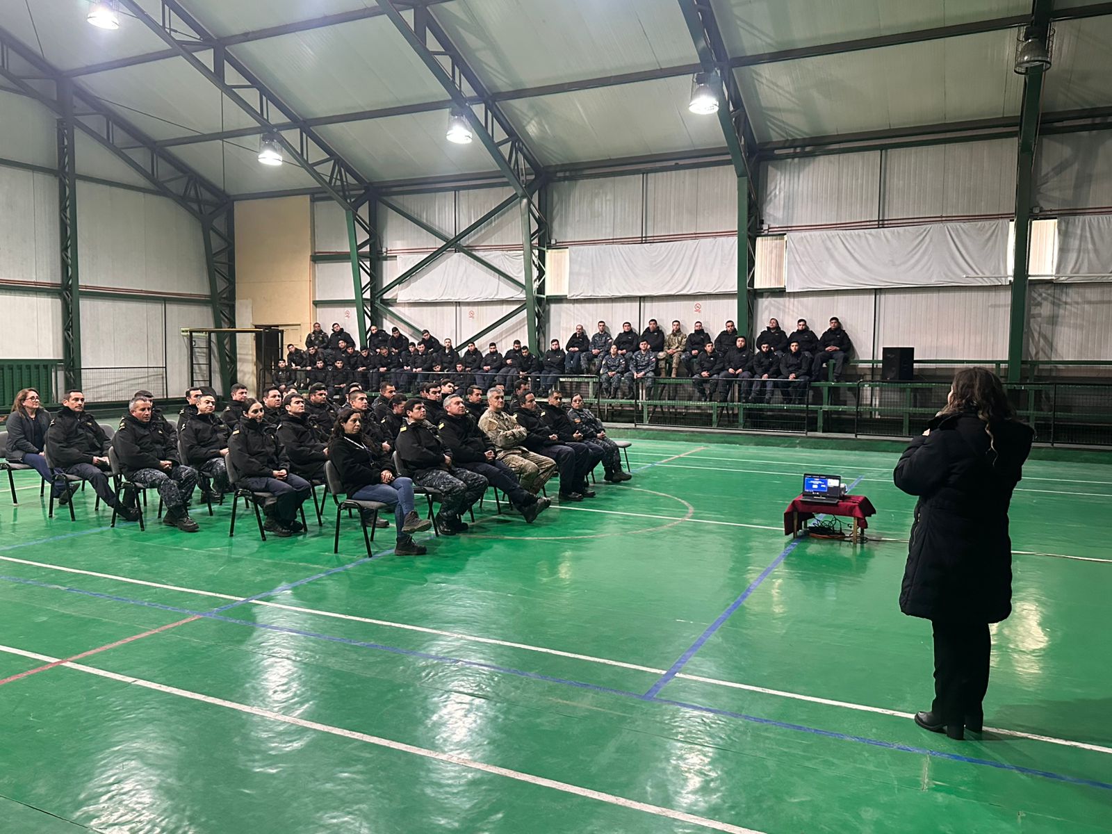 SEREMI de Salud refuerza tenencia responsable de mascotas en Puerto Williams para la prevención de radia e hidatidosis