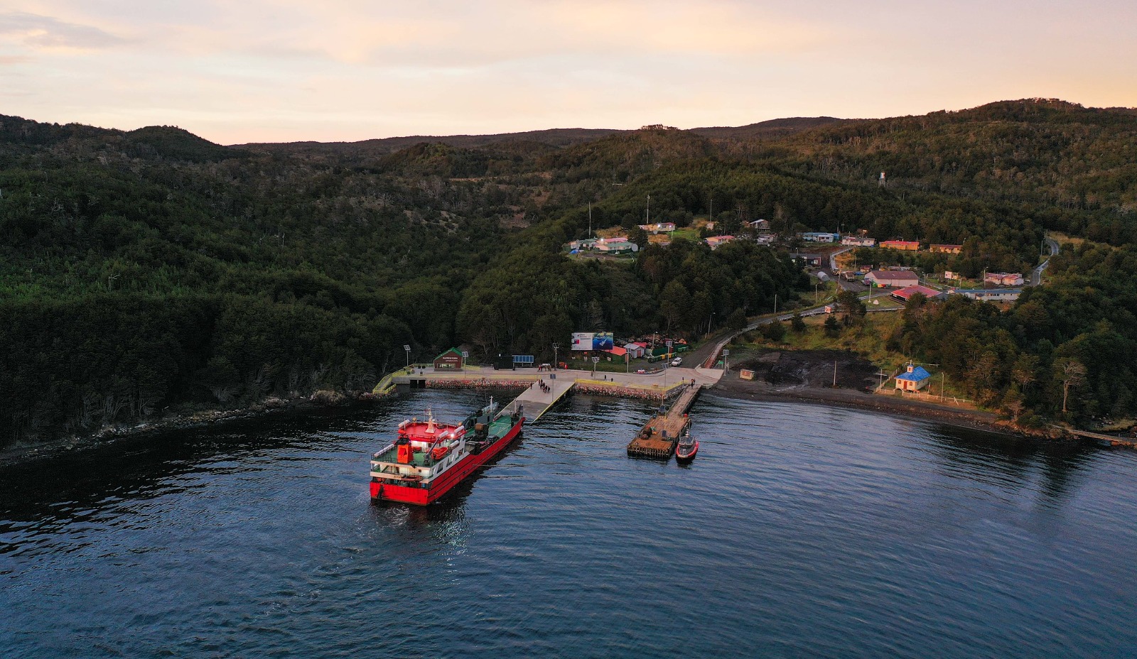 Autoridades de Gobierno abordan obras clave para la Provincia Antártica Chilena 