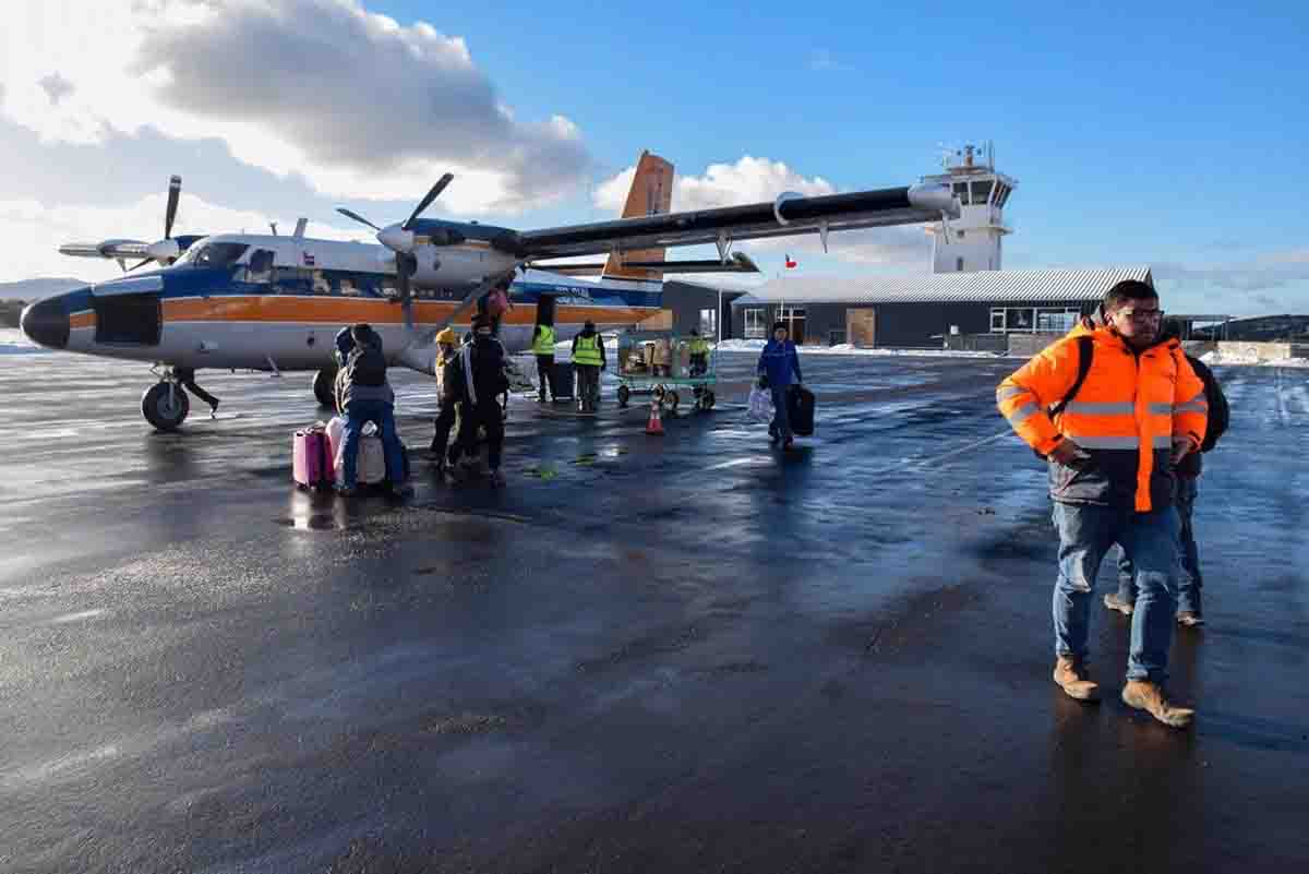 Autoridades abordan desafíos de conectividad para residentes de la Provincia Antártica Chilena 