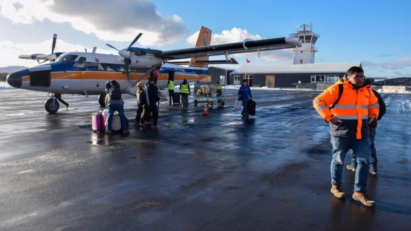 Autoridades abordan desafíos de conectividad para residentes de la Provincia Antártica Chilena 