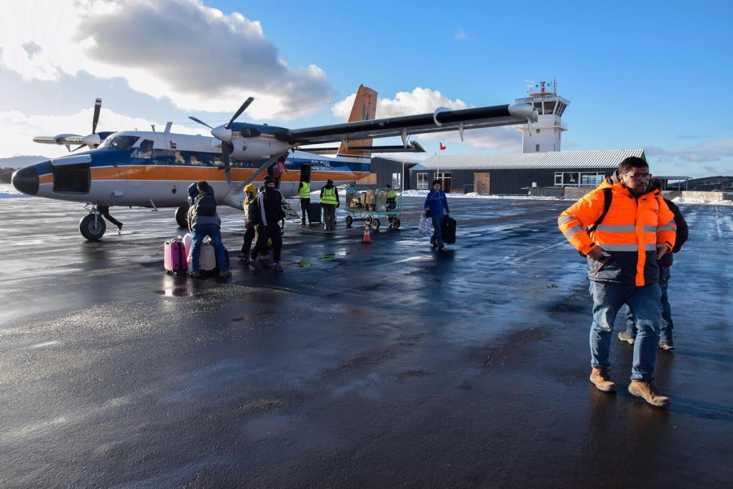 Autoridades abordan desafíos de conectividad para residentes de la Provincia Antártica Chilena 