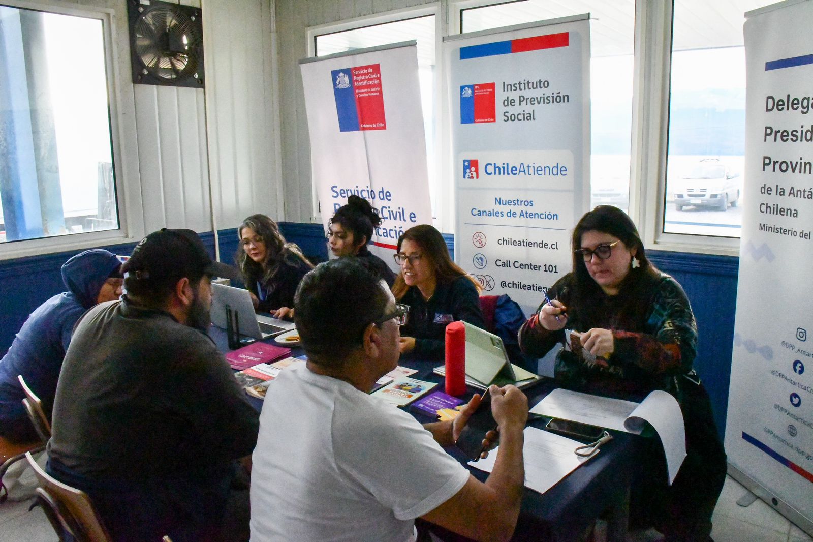 “Gobierno en Terreno” facilita más de 50 vacunaciones y 14 atenciones en pesquera de Puerto Williams 
