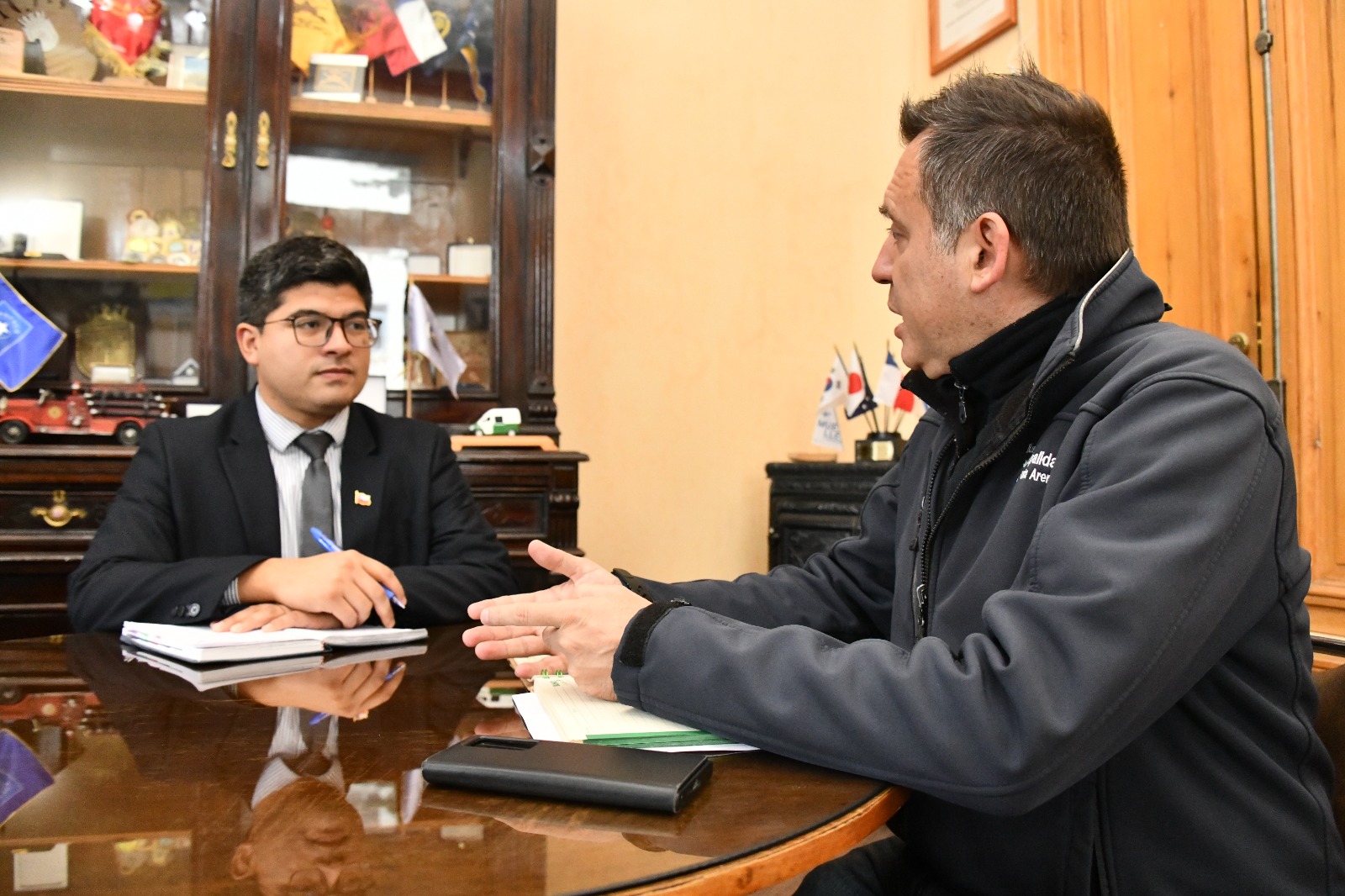 Alcalde Claudio Radonich y SEREMI de Gobierno Angel Roa fortalecen coordinación institucional