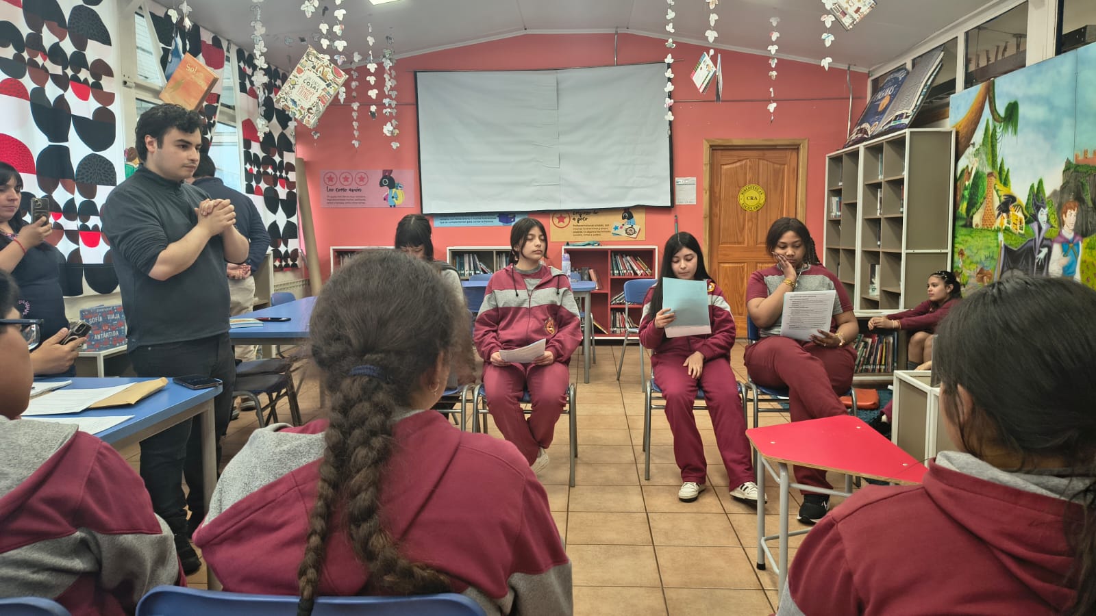 Escuela Capitán Juan Ladrillero abre las puertas a los debates