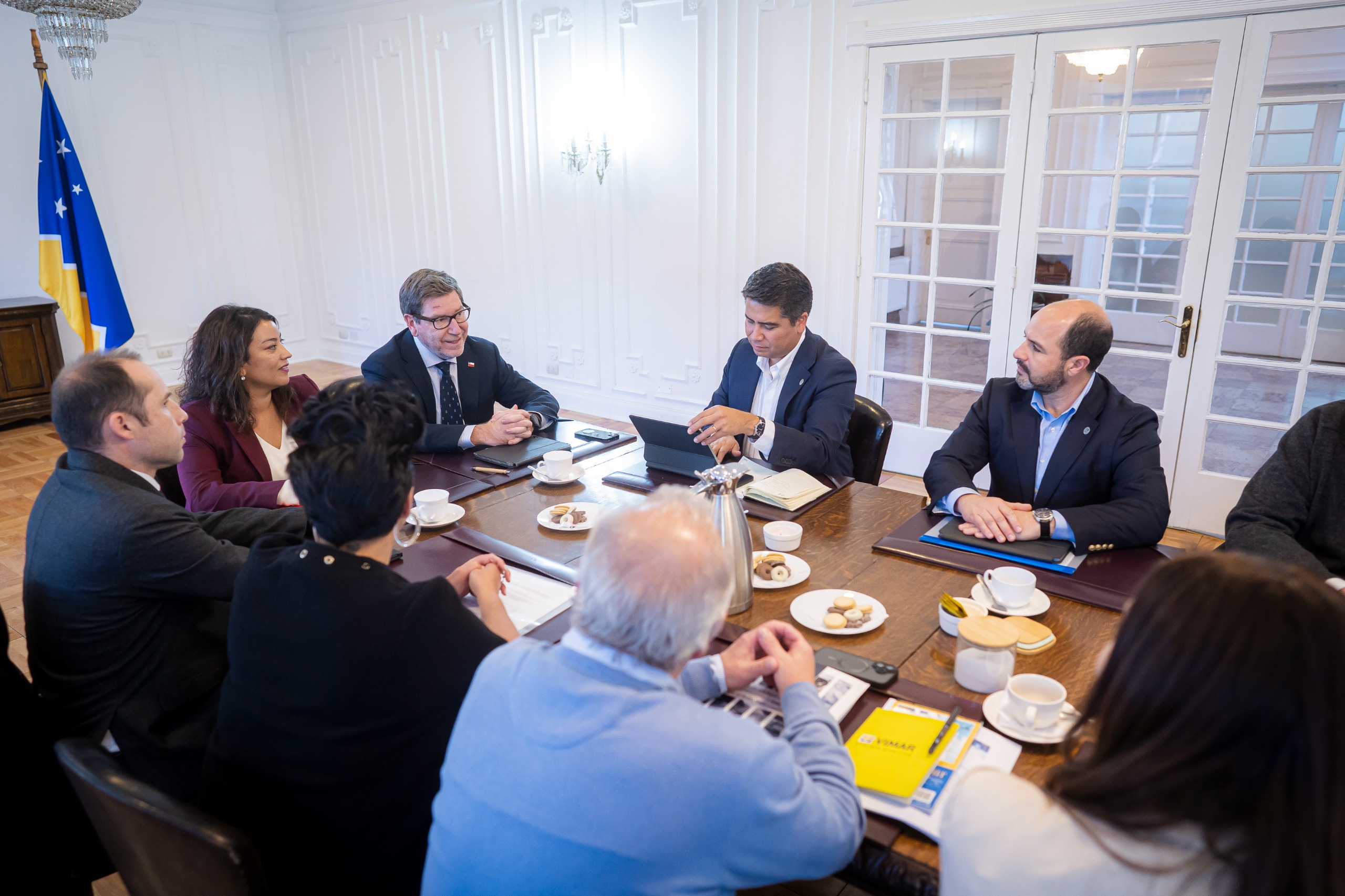 Empresarios turísticos de Torres del Paine se reunieron con el Bi Ministro Daniel Mas en Punta Arenas