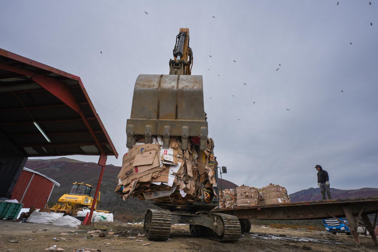 Cabo de Hornos consolida liderazgo regional en reciclaje con nuevo envío de residuos desde Puerto Williams