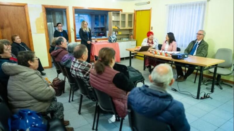 Vecinos del sector Río de los Ciervos se reunieron con la Delegada Presidencial Ericka Farías