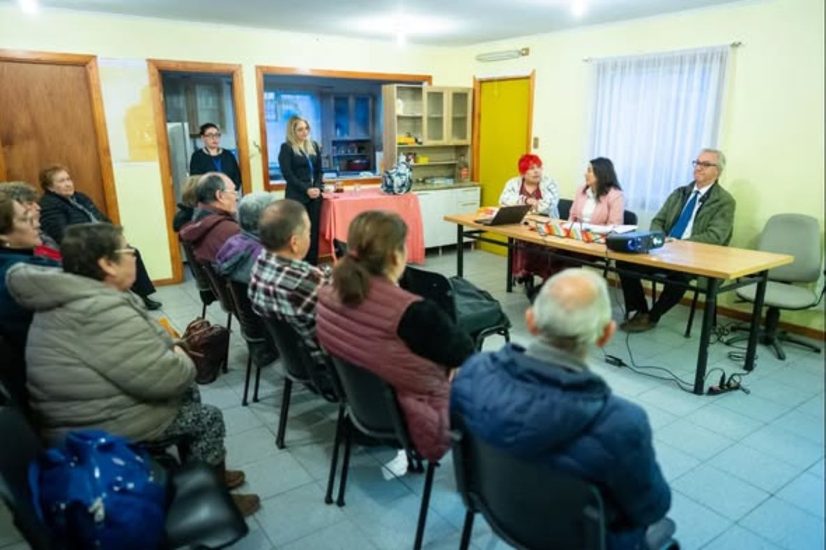 Vecinos del sector Río de los Ciervos se reunieron con la Delegada Presidencial Ericka Farías