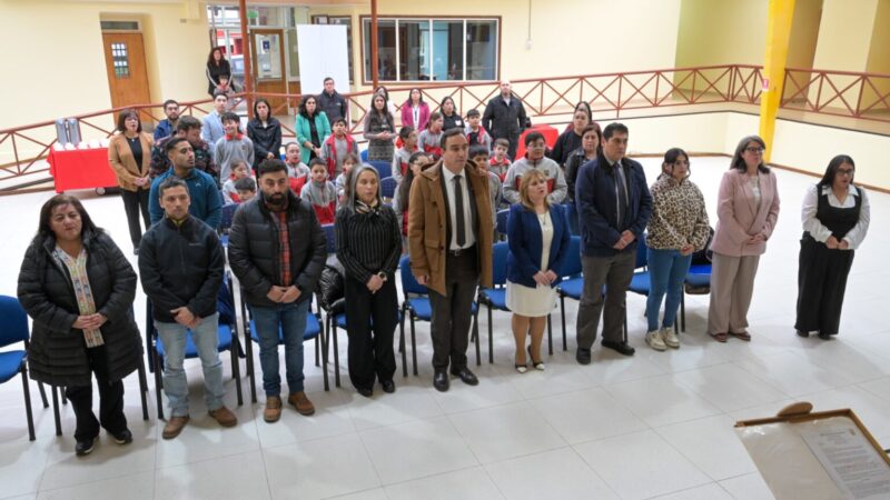 Gobierno Regional, SLEP, estudiantes y vecinos reinauguran remodelada Escuela Diego Portales de Laguna Blanca