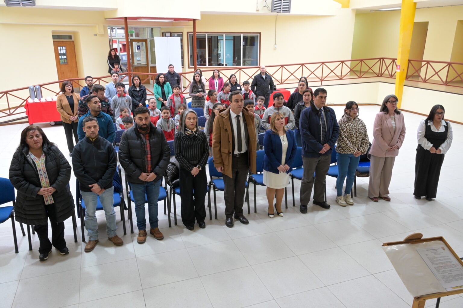 Gobierno Regional, SLEP, estudiantes y vecinos reinauguran remodelada Escuela Diego Portales de Laguna Blanca