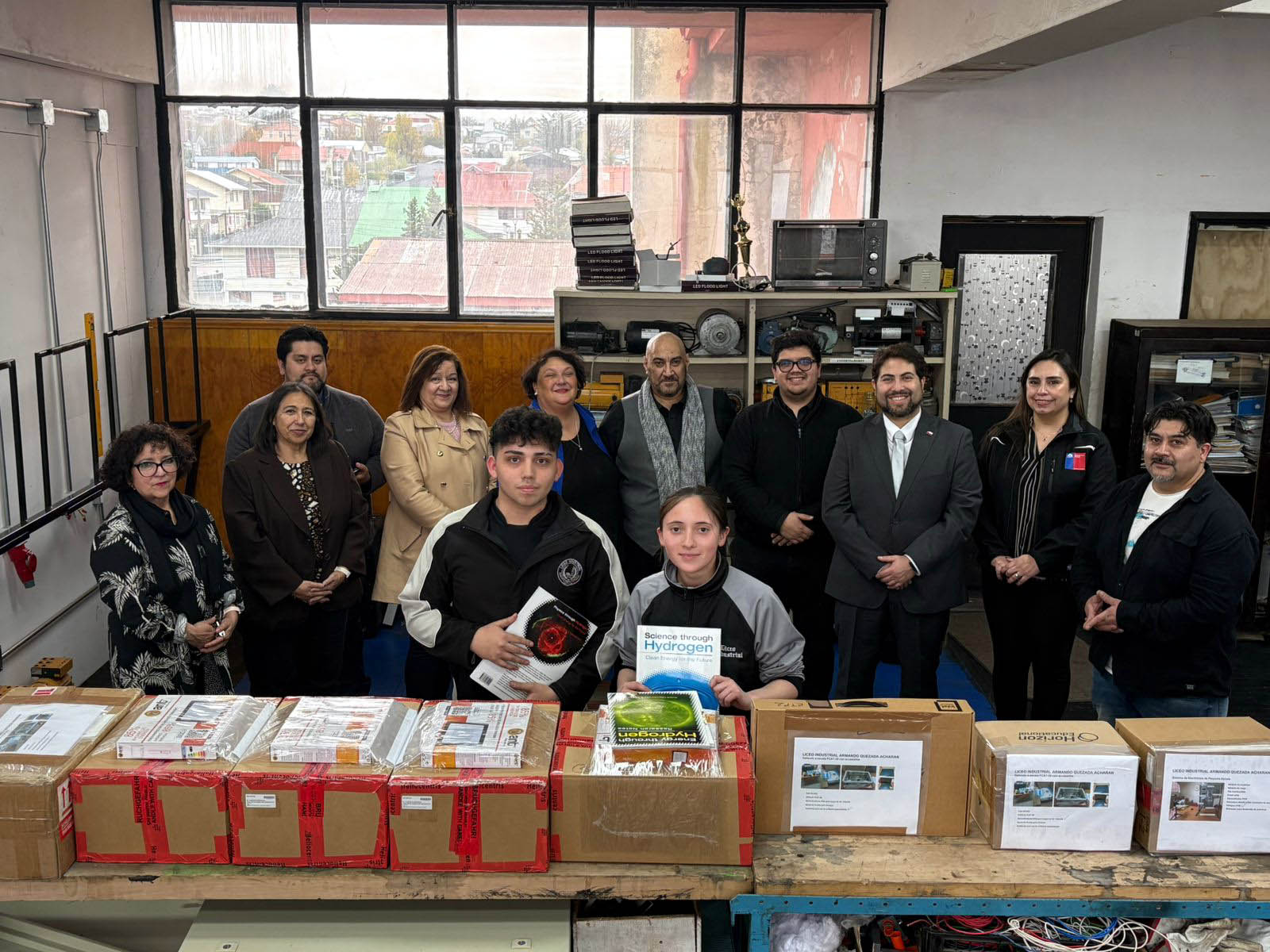Magallanes es la primera región del país en recibirlos: Seremi de Energía entrega electrolizadores a liceos técnico-profesionales de Punta Arenas