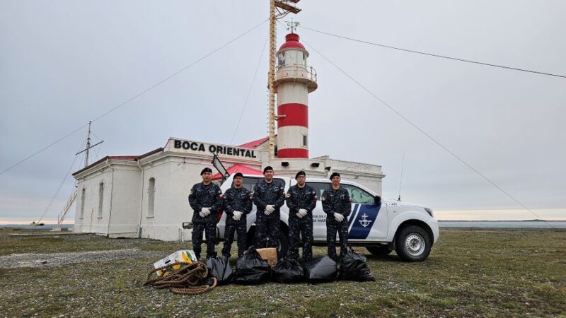 Capitanía de Puerto de Punta Delgada inauguró el Mes del Mar 2026 con jornada de limpieza de playas