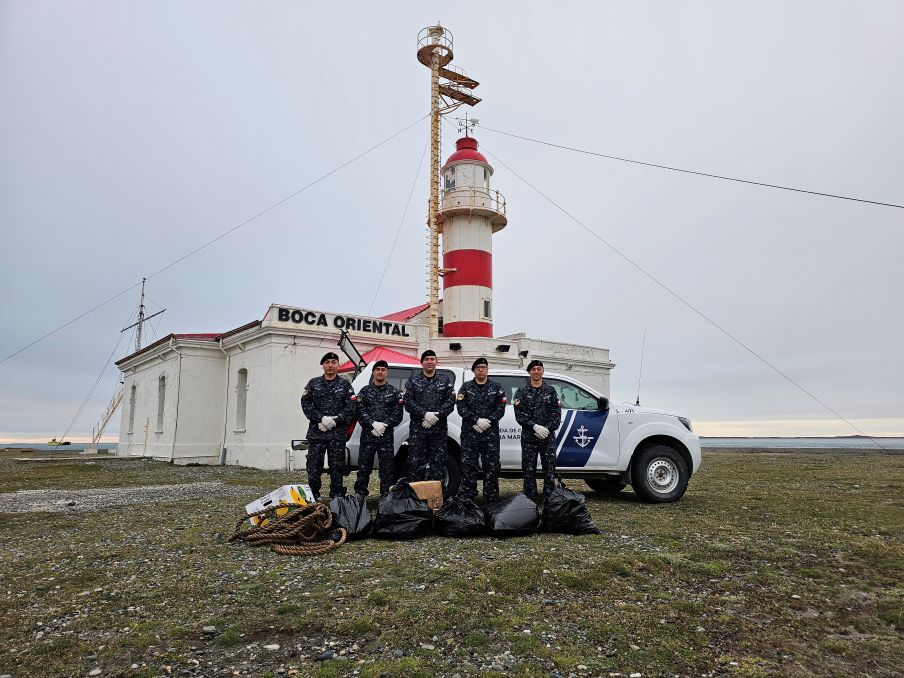 Capitanía de Puerto de Punta Delgada inauguró el Mes del Mar 2026 con jornada de limpieza de playas