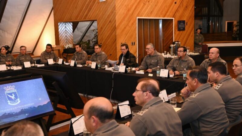 Ministro de Defensa presidió primera sesión del Consejo Aéreo en la IVª Brigada Aérea