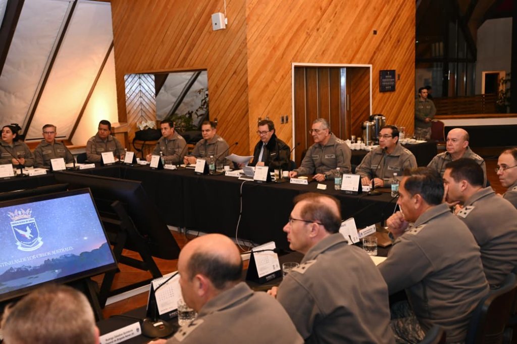 Ministro de Defensa presidió primera sesión del Consejo Aéreo en la IVª Brigada Aérea