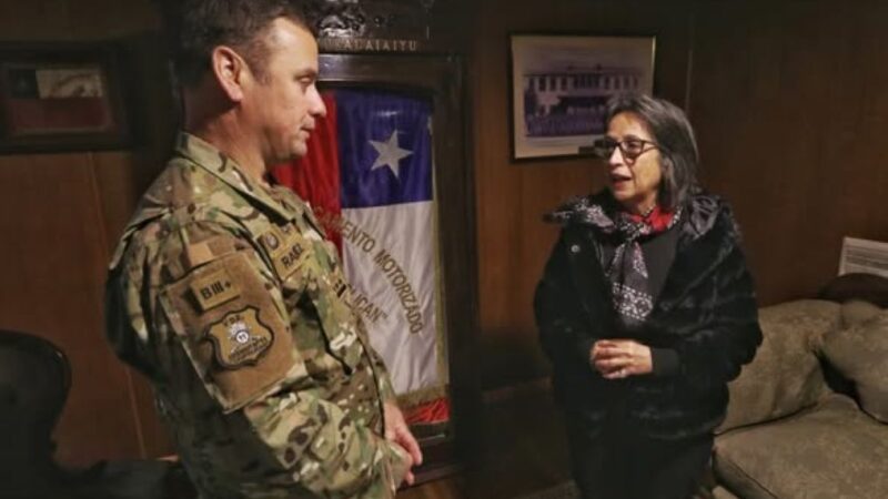 En su aniversario, Delegada Provincial entregó saludo protocolar al Regimiento Caupolicán de Porvenir