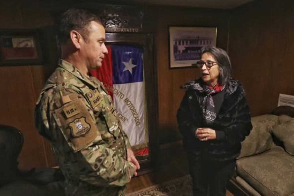 En su aniversario, Delegada Provincial entregó saludo protocolar al Regimiento Caupolicán de Porvenir