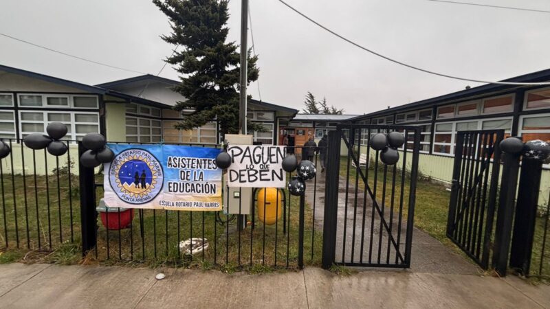 Paralización de funciones realizan en la Escuela Especial Rotario Paul Harris de Punta Arenas por incumplimientos laborales