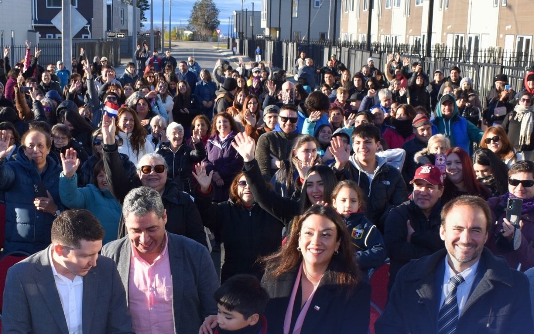 122 familias recibieron las llaves de sus nuevas viviendas en Punta Arenas