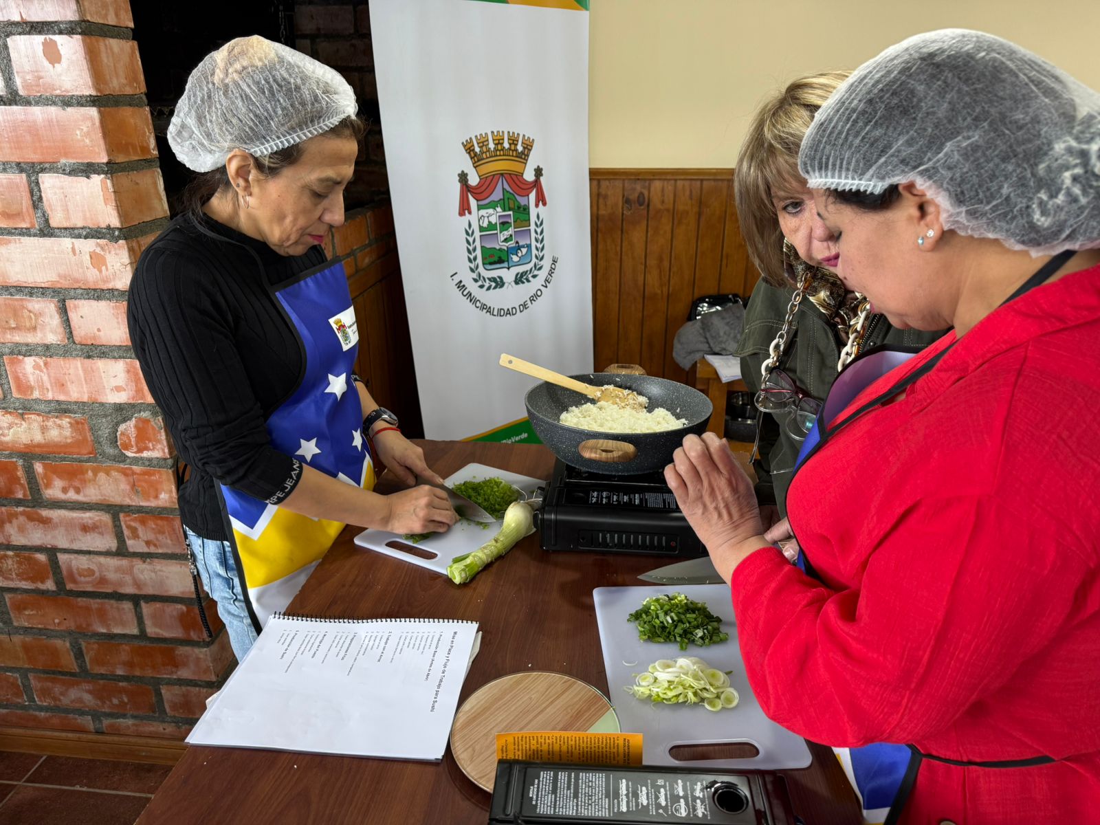 “Taller Gastronómico: del Seno Skyring al Plato” reunió a vecinos y vecinas de Río Verde