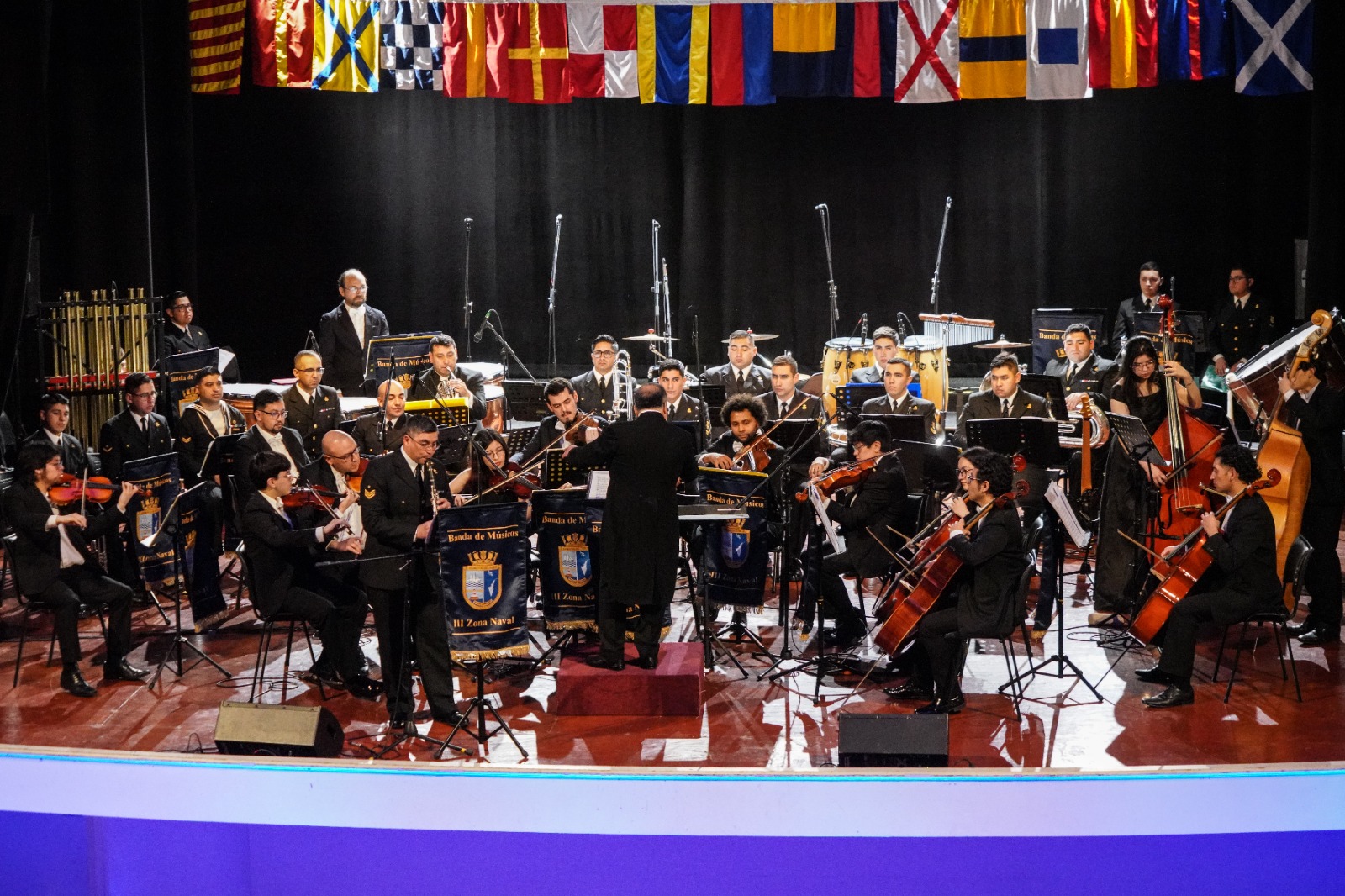 Masivo concierto del Mes del Mar repletó el Teatro Municipal de Punta Arenas