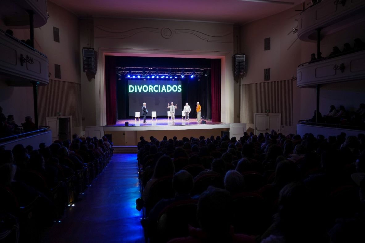 Municipio destaca masiva asistencia en Punta Arenas al estreno de “Divorciados 2.0”