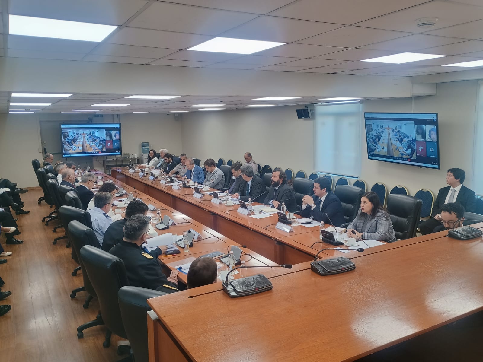 Delegada Presidencial Ericka Farías participó en sesión estratégica sobre política antártica en Santiago