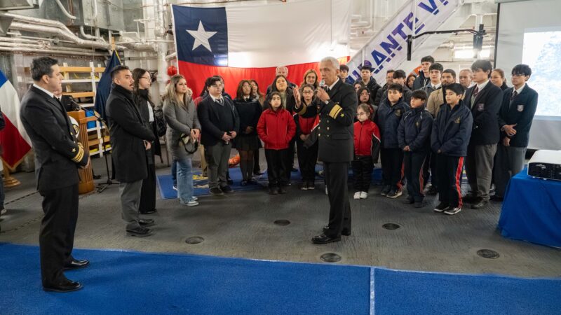 Armada de Chile culminó Comisión Antártica de verano 2025-2026 con conversatorio en Punta Arenas