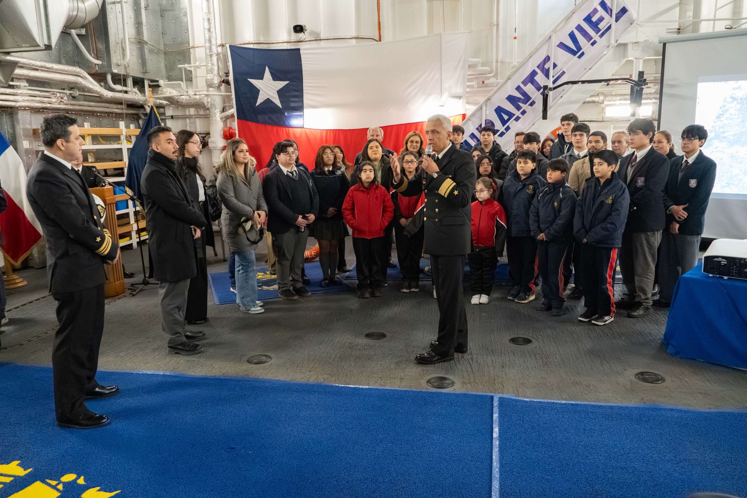 Armada de Chile culminó Comisión Antártica de verano 2025-2026 con conversatorio en Punta Arenas