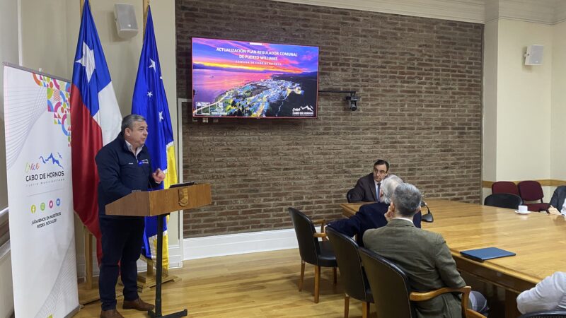 Municipalidad de Cabo de Hornos presentó en el Gobierno Regional los alcances del nuevo Plan Regulador de Puerto Williams